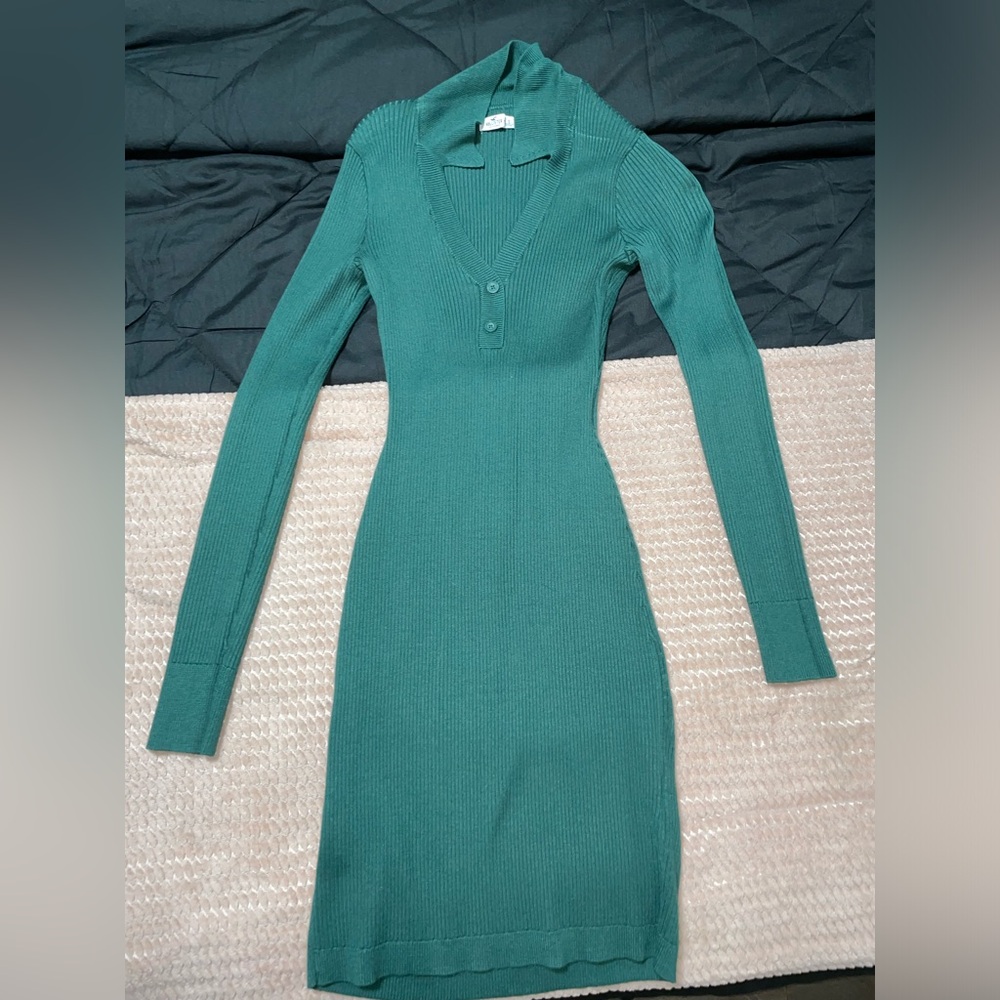 Long sleeve dress Size: S Color: Green